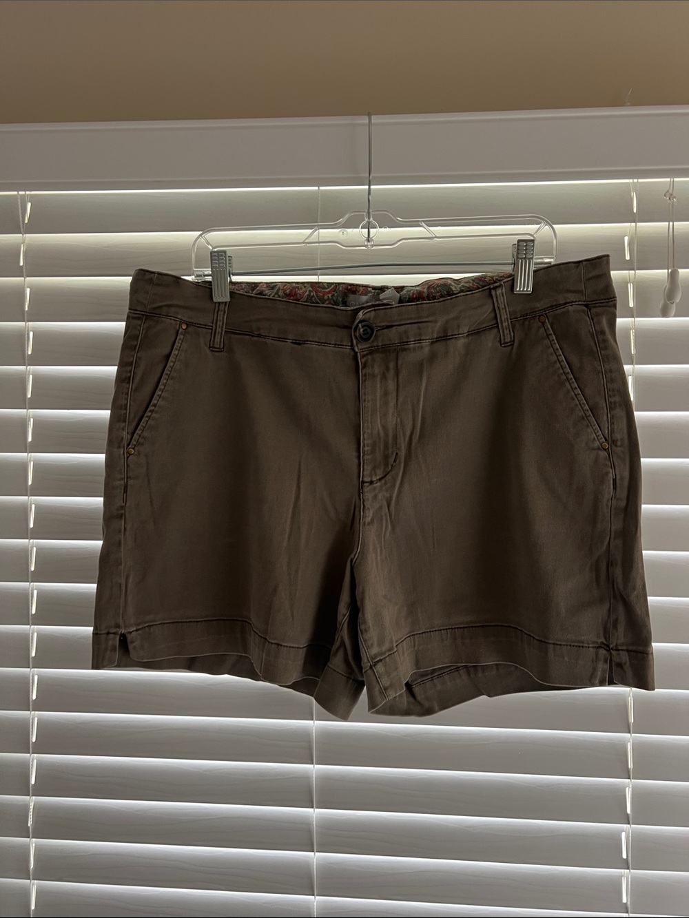 One 5 One Women's Cotton Olive Green Mid-Rise Bermuda Shorts Size 16